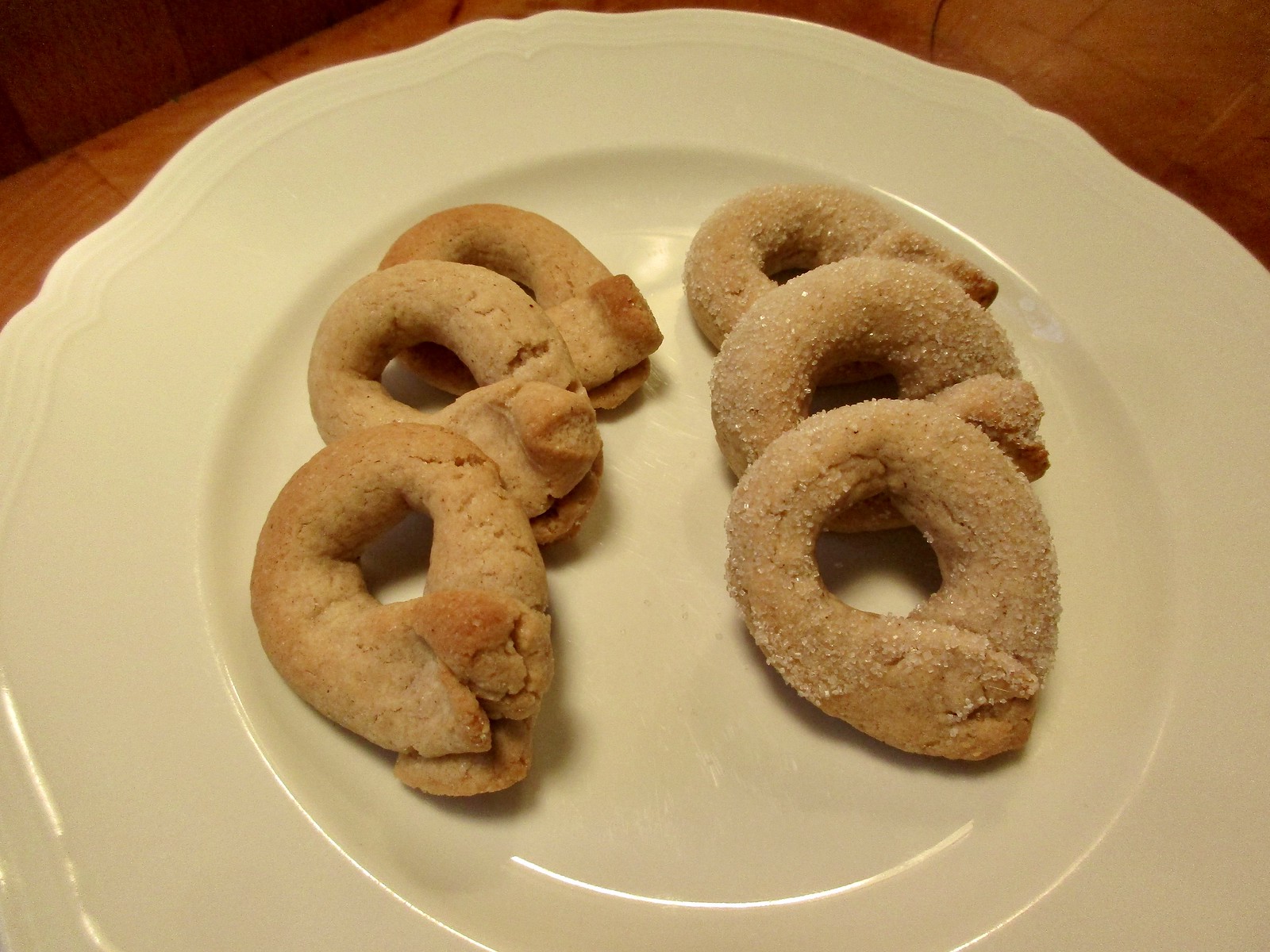 ワインの輪形ビスケット（栗粉入りの例）