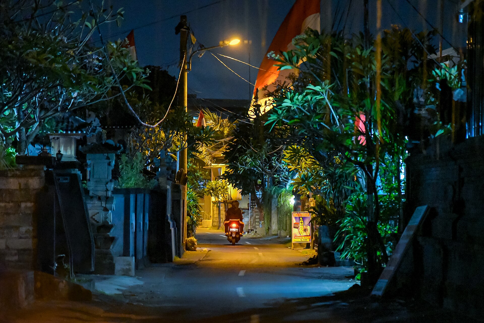 クドンガナンの夜の路地