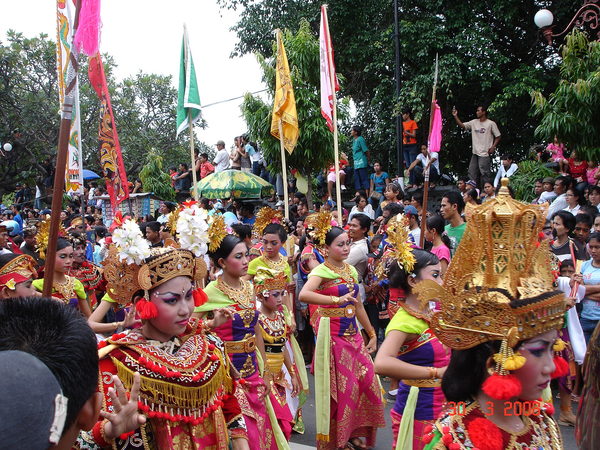 シンガラジャの祭りの行列