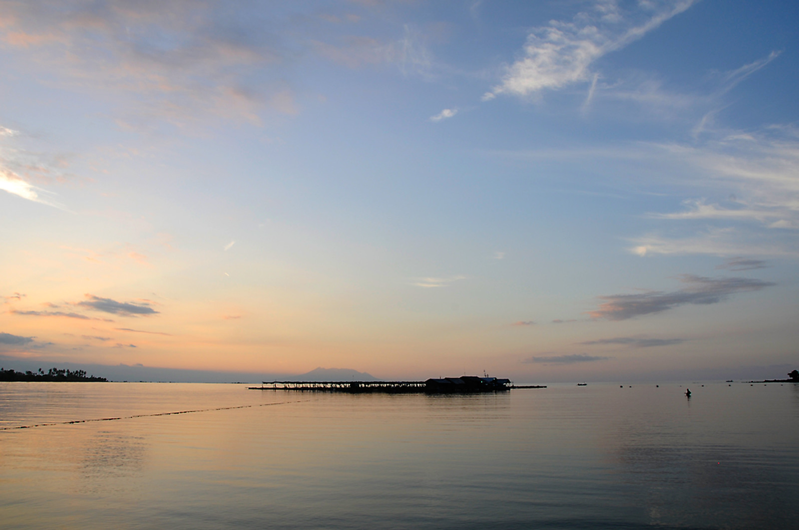 夕暮れのプムトゥラン湾