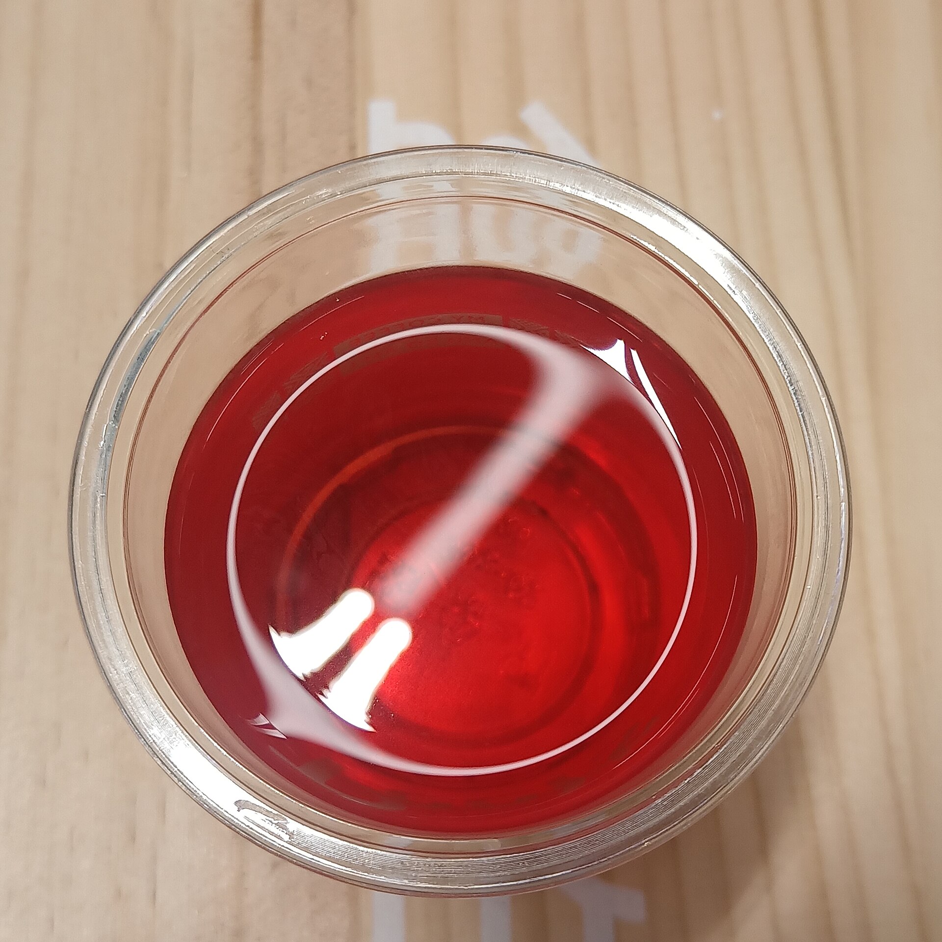 酸梅湯の一例。写真はバラを合わせた商品で、色は配合により変わる。
