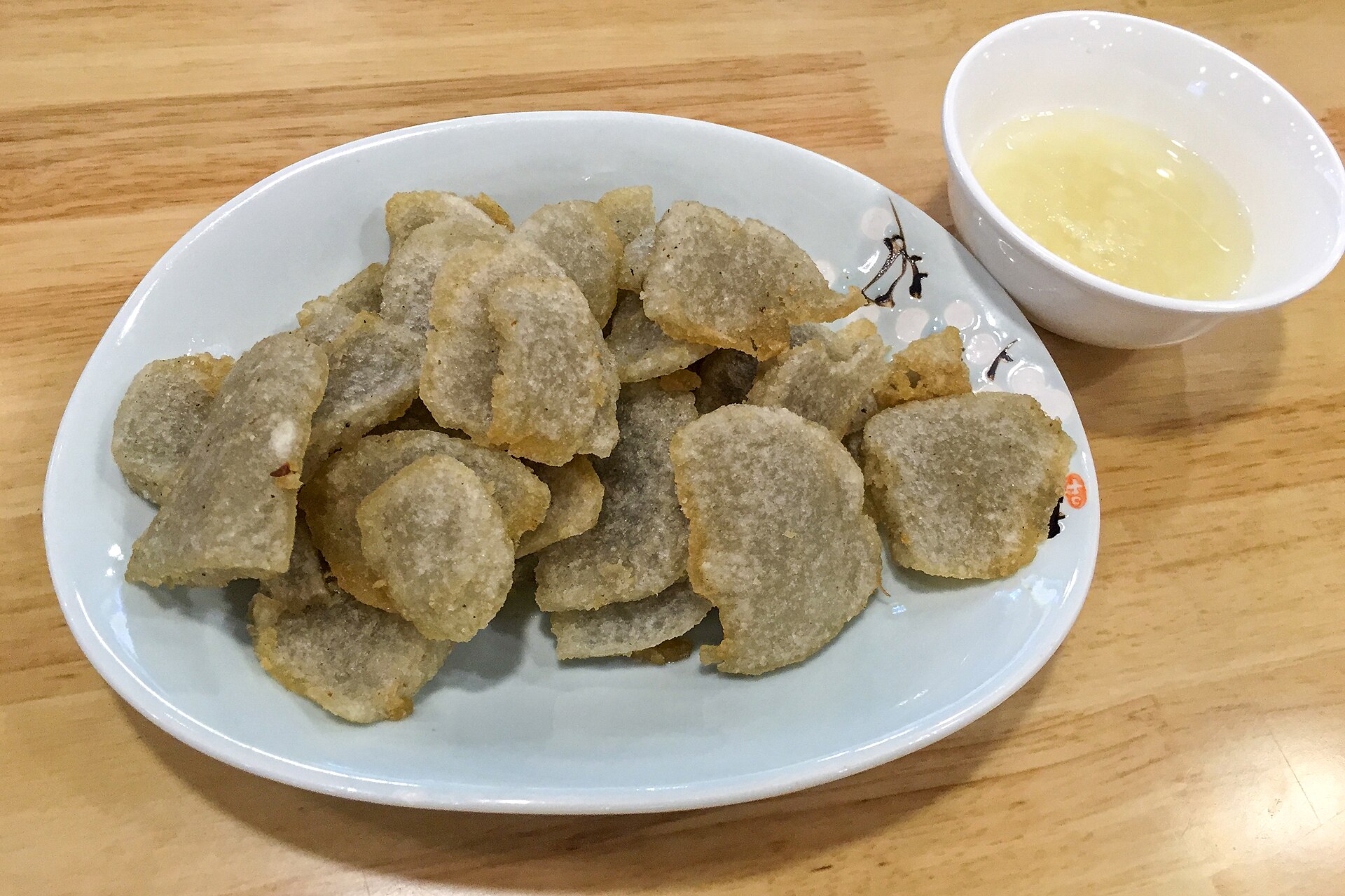 炸灌腸は切り方や厚みに店の違いがある。