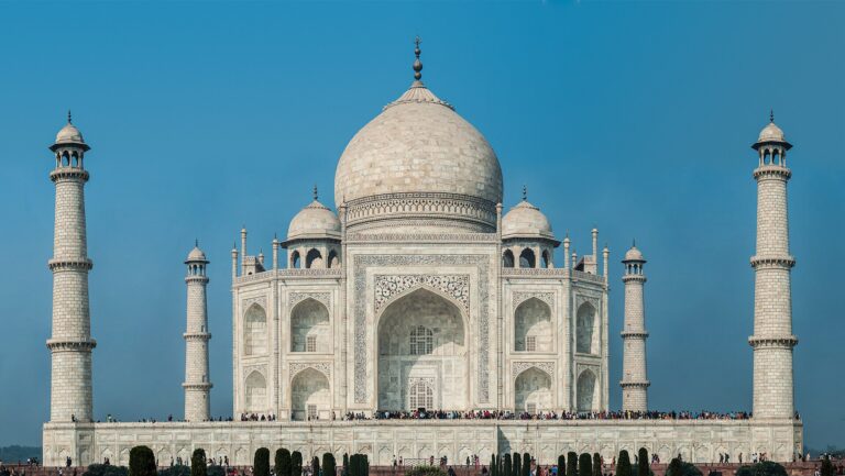 インド